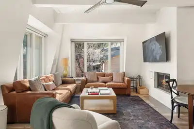 Image de Downtown Aspen Top-Floor 3br | Aspen Afterglow