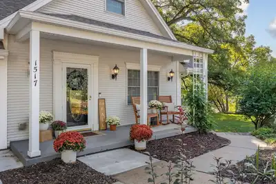 Image de Woodland Retreat- Mins to the Zoo & backs up a Forest - perfect for Large Groups