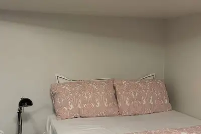 Image de Cozy 2 Bedroom Basement near Yyz & Downtown Toronto