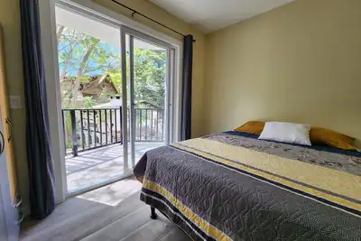 Image de Enjoy in this very nice accommodation with its balcony has an impeccable view.