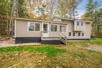 Image de Spacious 4-bedroom house walking distance to York beaches.