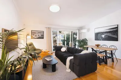 Image de Modern Coastal Escape  Walk to Scarborough Beach