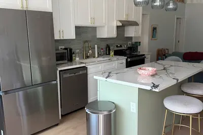 Image de Two bedroom cottage in lovely Sierra Madre with attached hang-out space/gameroom