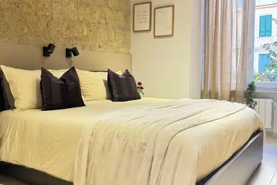 Image de Nel centro di Napoli Intero appartamento con giardino privato