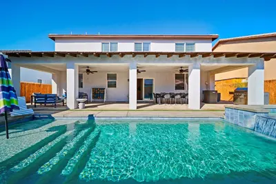 Image de Unwind  at your own private  luxury resort! !