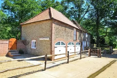 Image de Historic Snettisham Watermill: with Tranquil Mill Pond and River : Pets Welcome