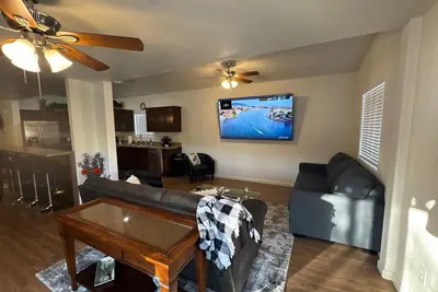 Image de River's Edge | Great for Groups | Prime Upriver Location