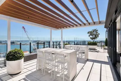 Luxe Apartment | Pool, Gym, Parking, Sky Rooftop