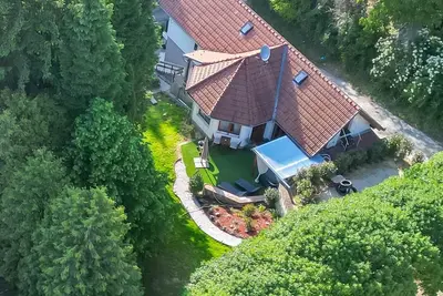 Image de Cozy Cottage with Jakuzzi and Ebikes! Wifi: 100%, Stress: 0%