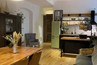 Image de At the Brandenburg Gate: Historic family apartment with children's room