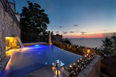 Image de Spectacular Amalfi Coast views from an elegant cliffside villa with pool by sea!