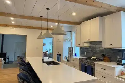 Image de Beautifully restored Farmhouse on 64 acres+++