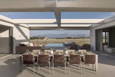 Image de With five generously sized bedrooms