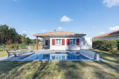 Image de \"Villa des Bourdaines\" avec piscine privée - Conciergerieland