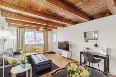 Image de Located Historic Downtown Danville Charming 2-bedroom, 1-bathroom cozy cottage
