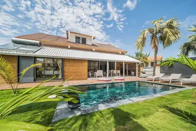 Image de Palm Villa classée 5 étoiles – Villa avec piscine CHAUFFÉE à Saint-Gilles-les-Bains