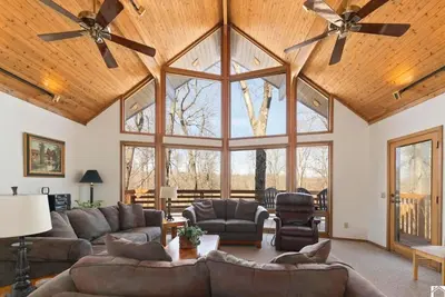 Image de Cozy family lake house on Kentucky Lake, w/ private dock & sleeps 12