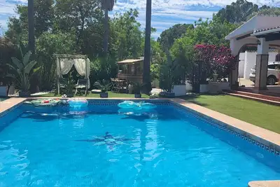 Image de Villa avec grande piscine dans cadre paradisiaque entre Marbella et Malaga