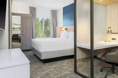 Image de Explore Donner Trails from Modern Room Perfect for Relaxation + Pets Allowed