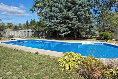 Image de Family Farmhouse Retreat with Huge Heated Pool, Hot Tub, 9 Acres & Private Trail