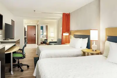 Image de Fresh & Stylish 4 2 Queen Studio Retreats with Open Layouts & Thoughtful Touches