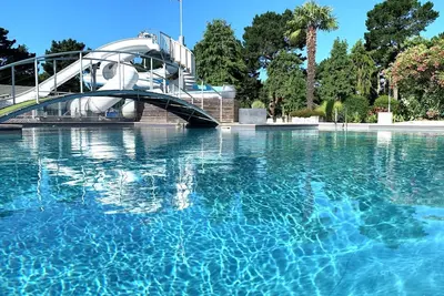 Image de 1 km de la plage | Piscine | M-Home 6p Tv Plancha