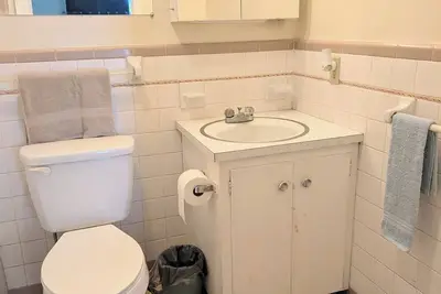 Image de 'The Richard' is a lovely 2 Bd + Loft cottage, caged pool, public boat ramp