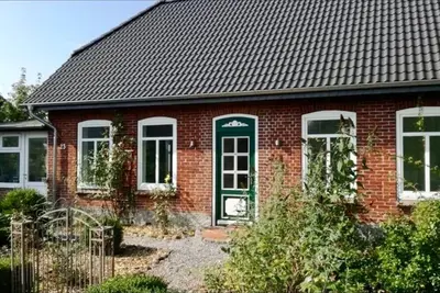 Image de The \"Alte Korbflechterei\" offers pure relaxation with its conservatory, terrace, sauna, whirlpool tub and garden - ideal for couples, families and guests with dogs.