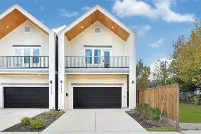 Image de Beautiful Home by Medical Center and Downtown!
