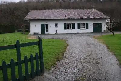 Image de maison de campagne à 2 minutes du lac de St Pée dans un quartier calme.