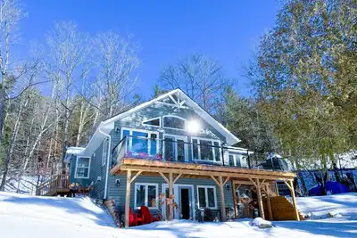 Image de 55+ Games Welcome, Winter Fun, Dog Ok, Fireplace, WiFi