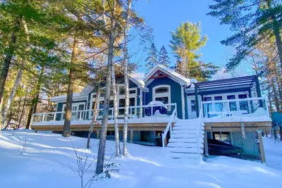 Welcome 55+ Games, Sunsets, Fireplace, WiFi, Beach