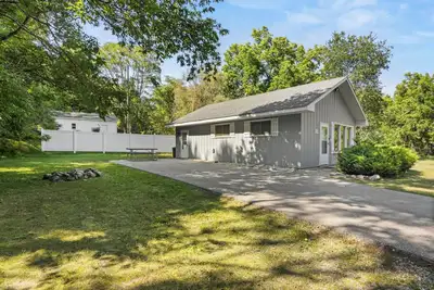 Cottage near Clam Lake
