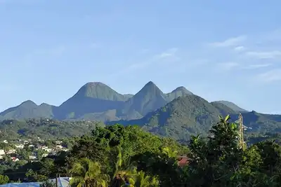 Image de Appartement paisible, en pleine verdure\nPiscine privative!