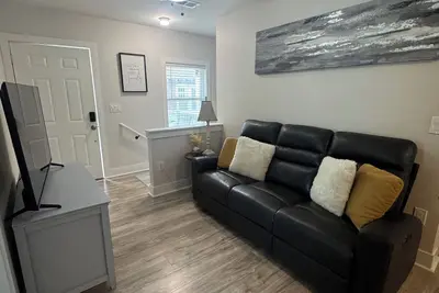 Image de 3-bedroom apartment in peaceful Wichita with air conditioning