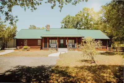 Image de Fabulous 4-bedroom house with big yard and plenty of room in Steinhatchee