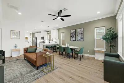 Image de Amazing Home by Medical Center and Downtown! #B