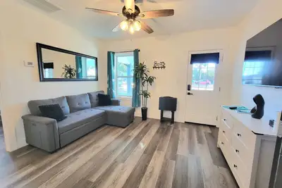 Image de ¤ Low Tide-Coastal Vibe ¤ Downtown-Shops-Food-Fun