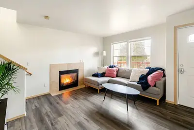 Image de Homey White Center Abode