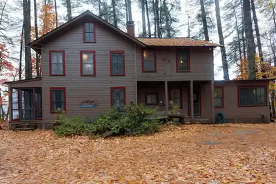 Image de Classic Squam Lake Waterfront Home with Amazing Porch