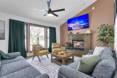 Image de Lakeview Retreat with Game Room, Entertainment & Stunning Views