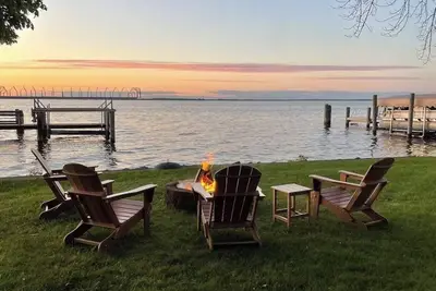 Image de Lakefront 6-bedroom lake house with Ac in welcoming Winneconne