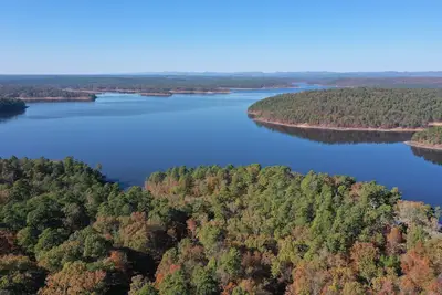 Image de Lake Cabin Near Crater of Diamonds