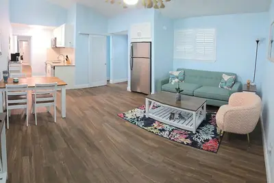 Image de 2-bedroom on Clearwater Beach. One block to the beach.