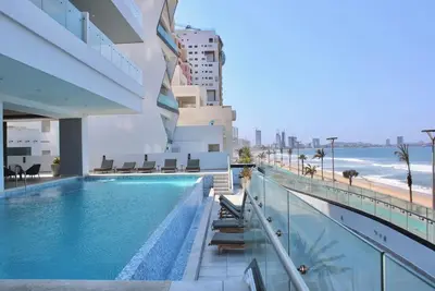 Image de Apartment with sea views from the 20th floor, Modern With Pool