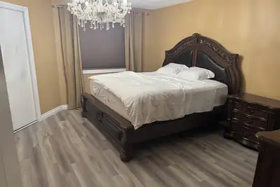 Image de Comfy & cozy two story house with 5 beds