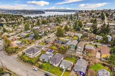 Image de Family‑Friendly 3br in Seward Park • Walkable • Coffee Shops • Restaurants