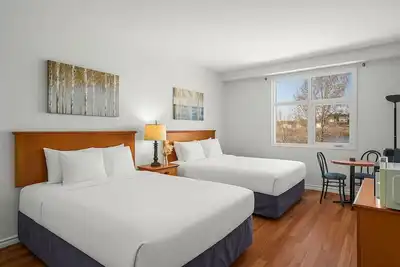 Image de Comfy Rockies Retreat for 4 Canmore Dt near Banff!