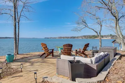 Image de Dock & Serene Views, Lakefront Home in Chappells