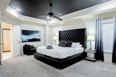 Image de 111 3br The R&R Uptown Galleria Dream House 127.